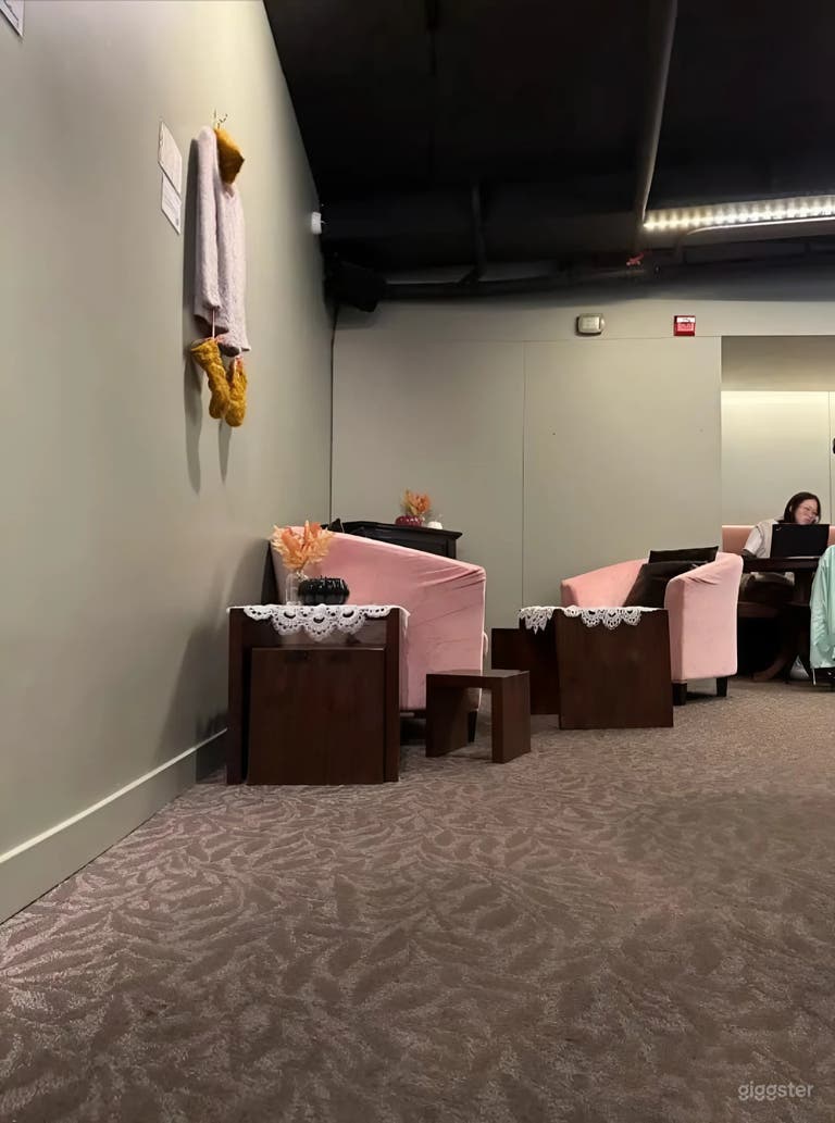  Cozy Crochet Café with Mezzanine in Downtown Seattle 