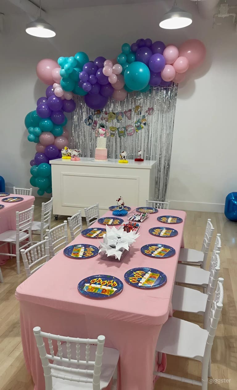  290 sq. ft. Mirrored Studio with Wood Floors & Sound System 