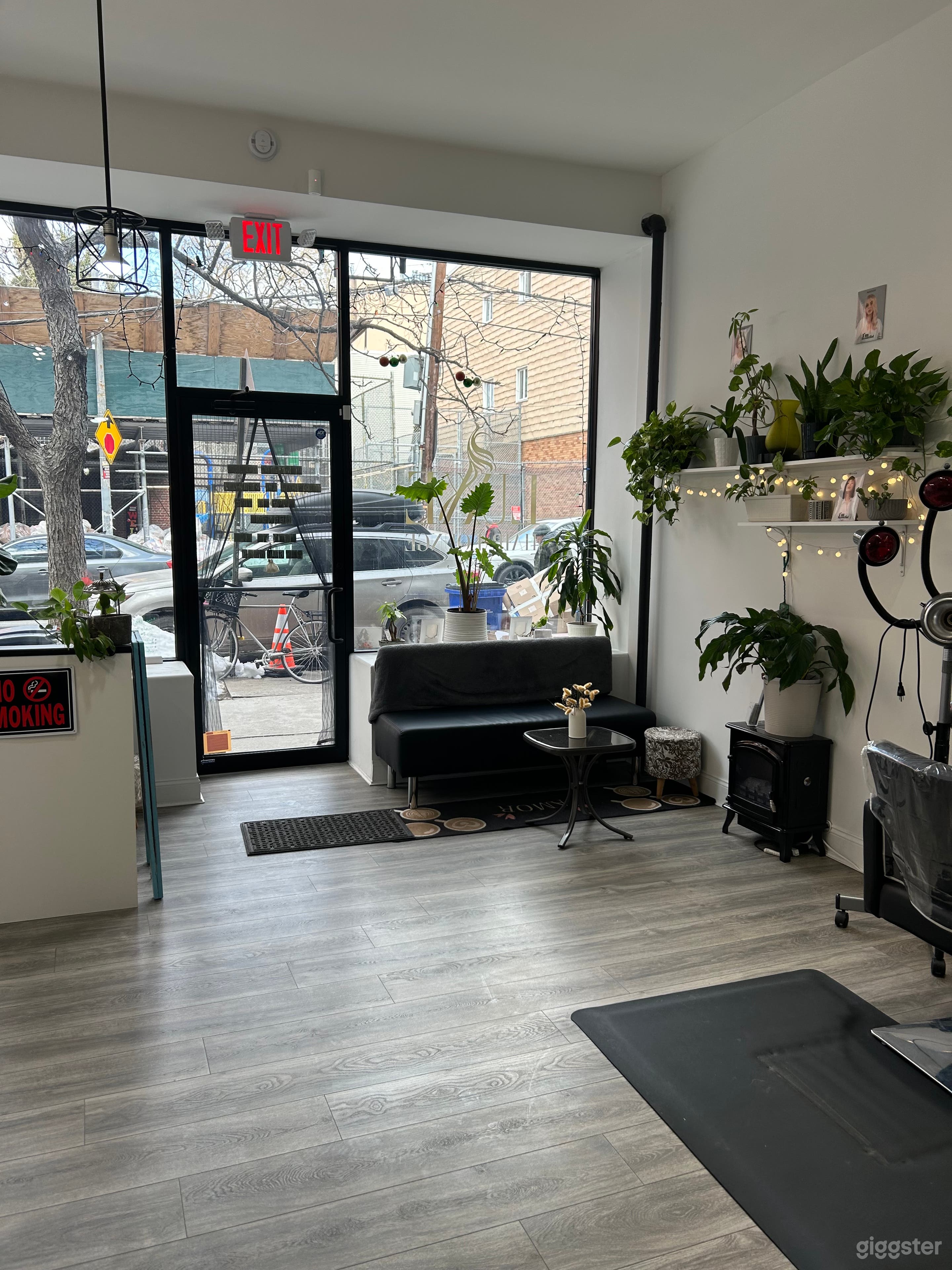 Salon Studio - Modern, Cozy, Ready! Photo 2