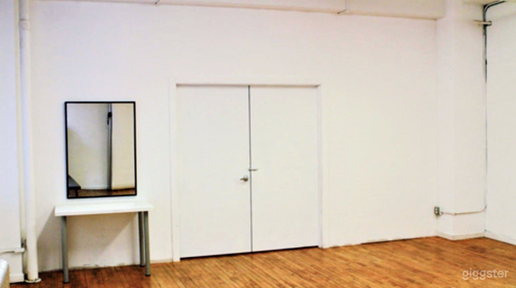 Fully Equipped Midtown Photo Studio Photo 4