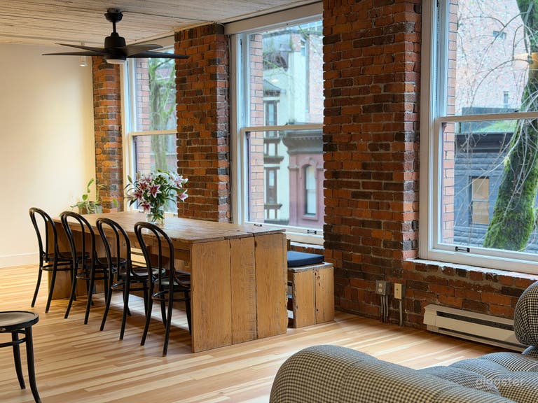  Gastown Brick & Beam Heritage Loft 