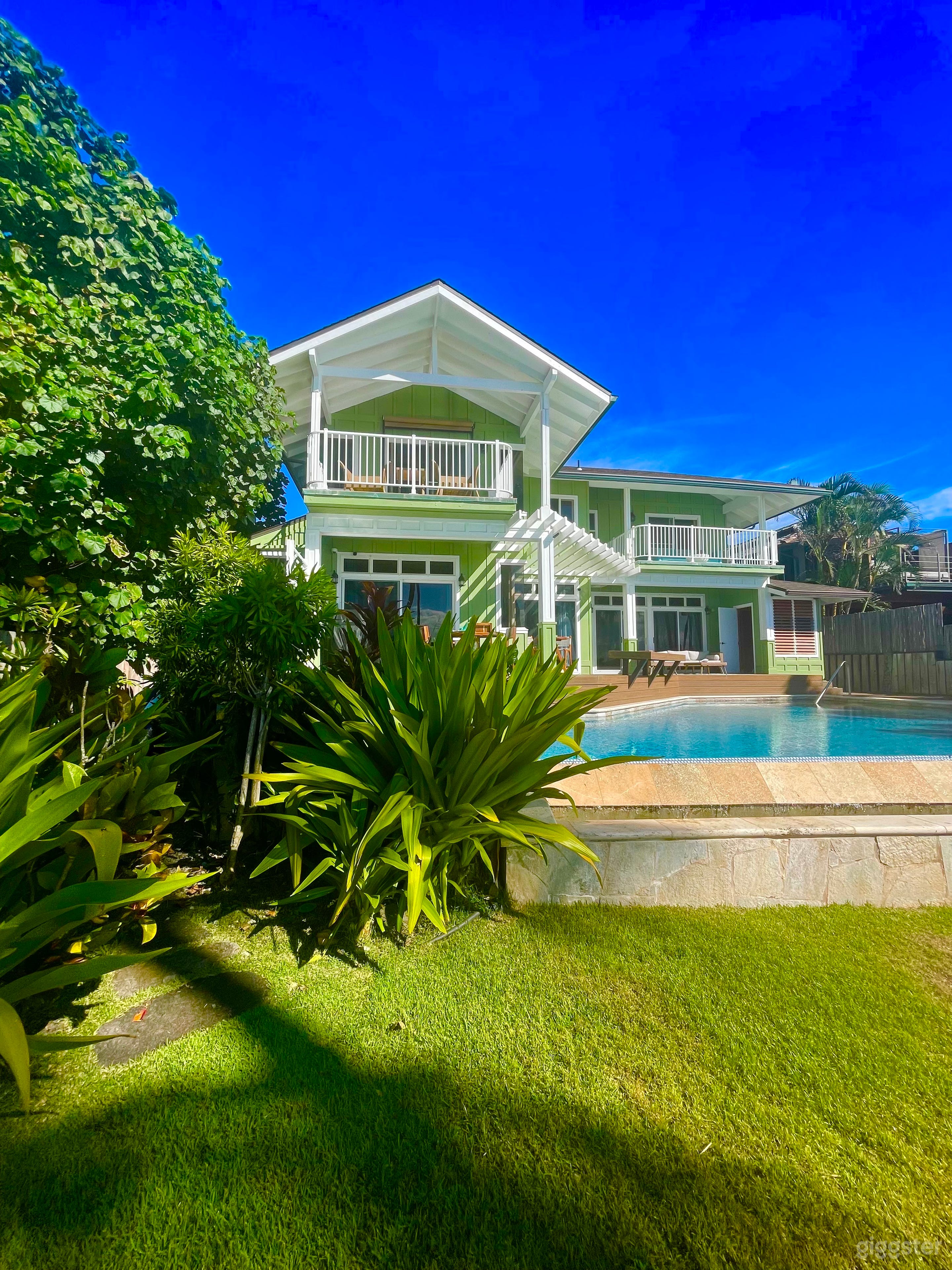 Stunning Oceanfront North Shore Beach House Photo 1
