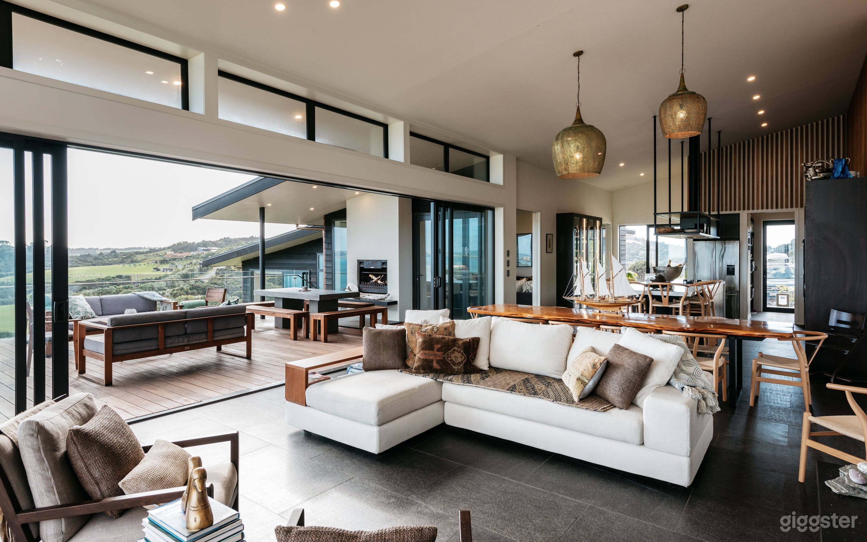 Large property on Waiheke with stunning sea views Photo 2