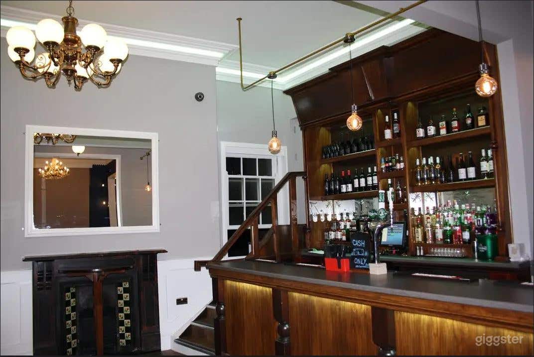 Elegant High-Ceiling room for Events Photo 2