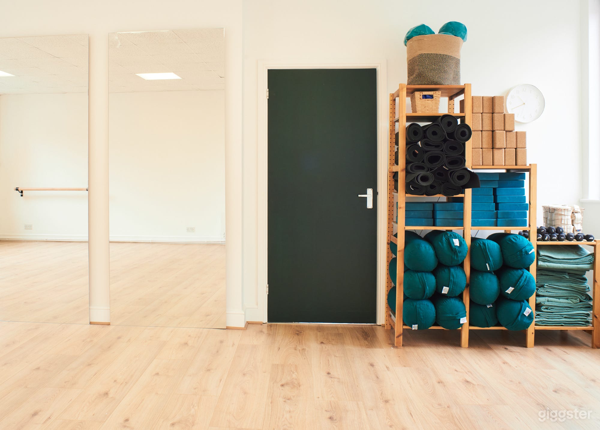 Spacious, Open-air Studio in North London Photo 3