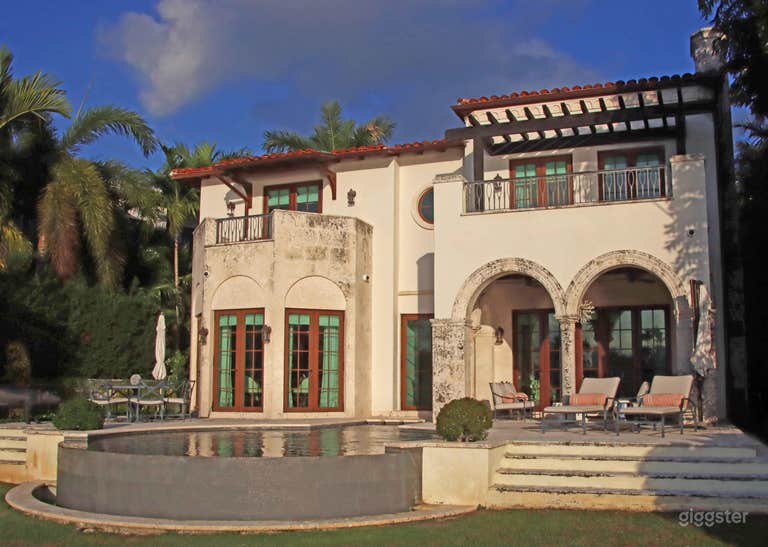  Luxury Pool in a Waterfront Mediterranean Castle 
