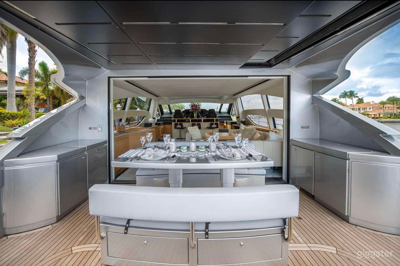  Aggressive and Sleek 82' Pershing  Photo 4