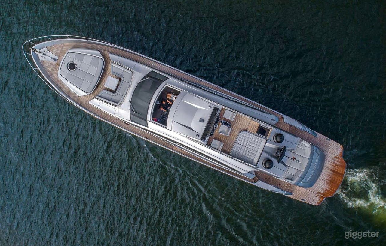  Aggressive and Sleek 82' Pershing  Photo 3