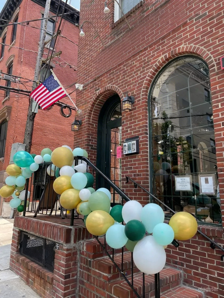  Quaint Restaurant/Bar — Perfect for Daytime Filming 