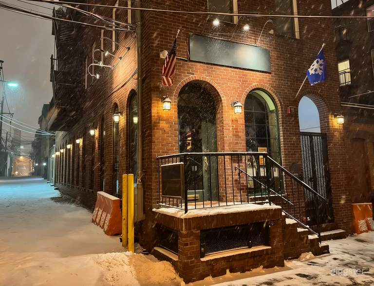  Quaint Restaurant/Bar — Perfect for Daytime Filming 