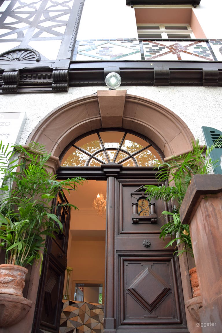  Elegante, moderne Villa & Showroom in Düsseldorf 