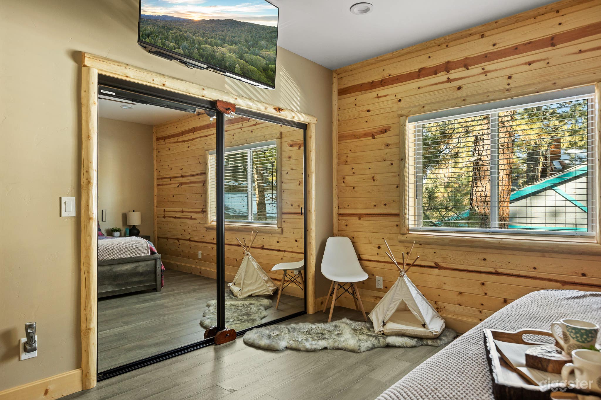 Big Bear Luxury Modern/Rustic Cabin  Photo 3