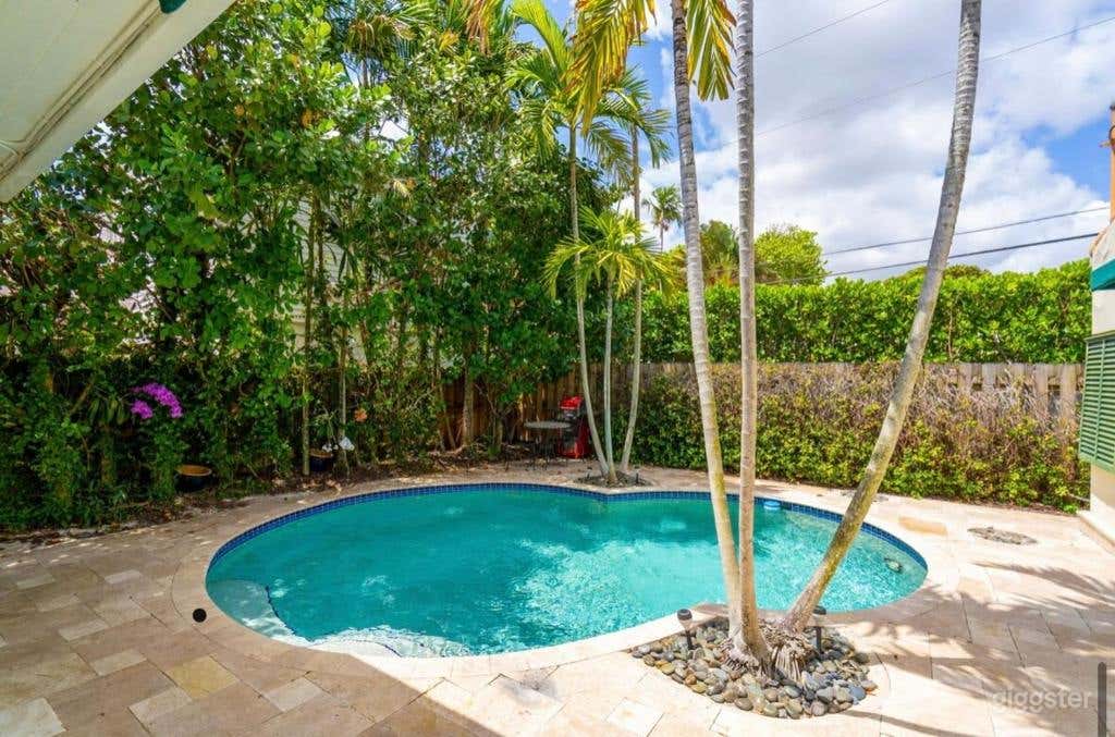 Tropical-Style Private Pool Photo 2