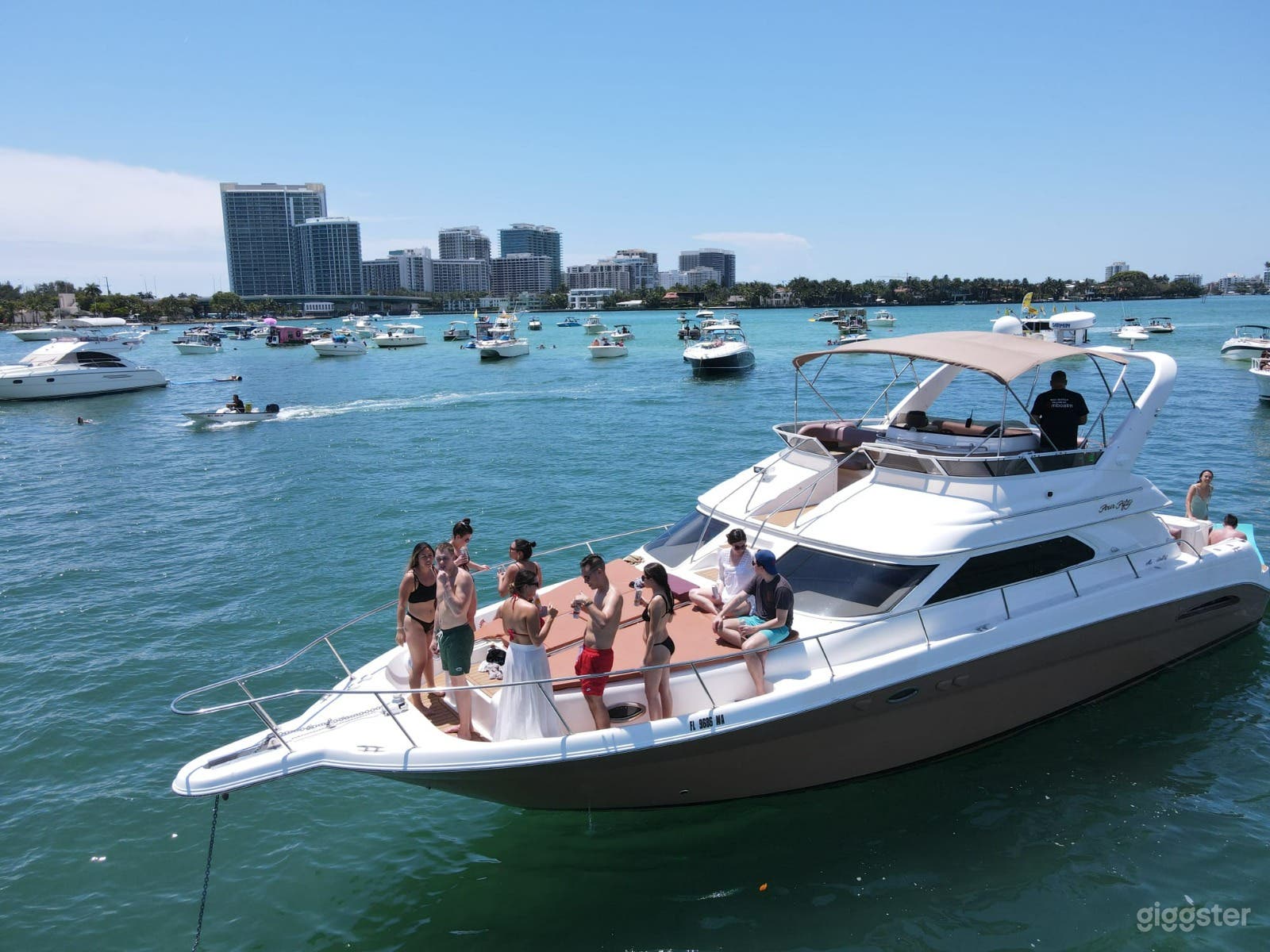 50' Flybridge Mundomo II Photo 4