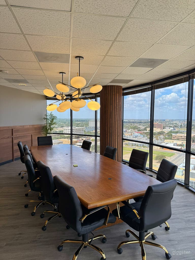  Big Sky Conference room (up to 12 people) 