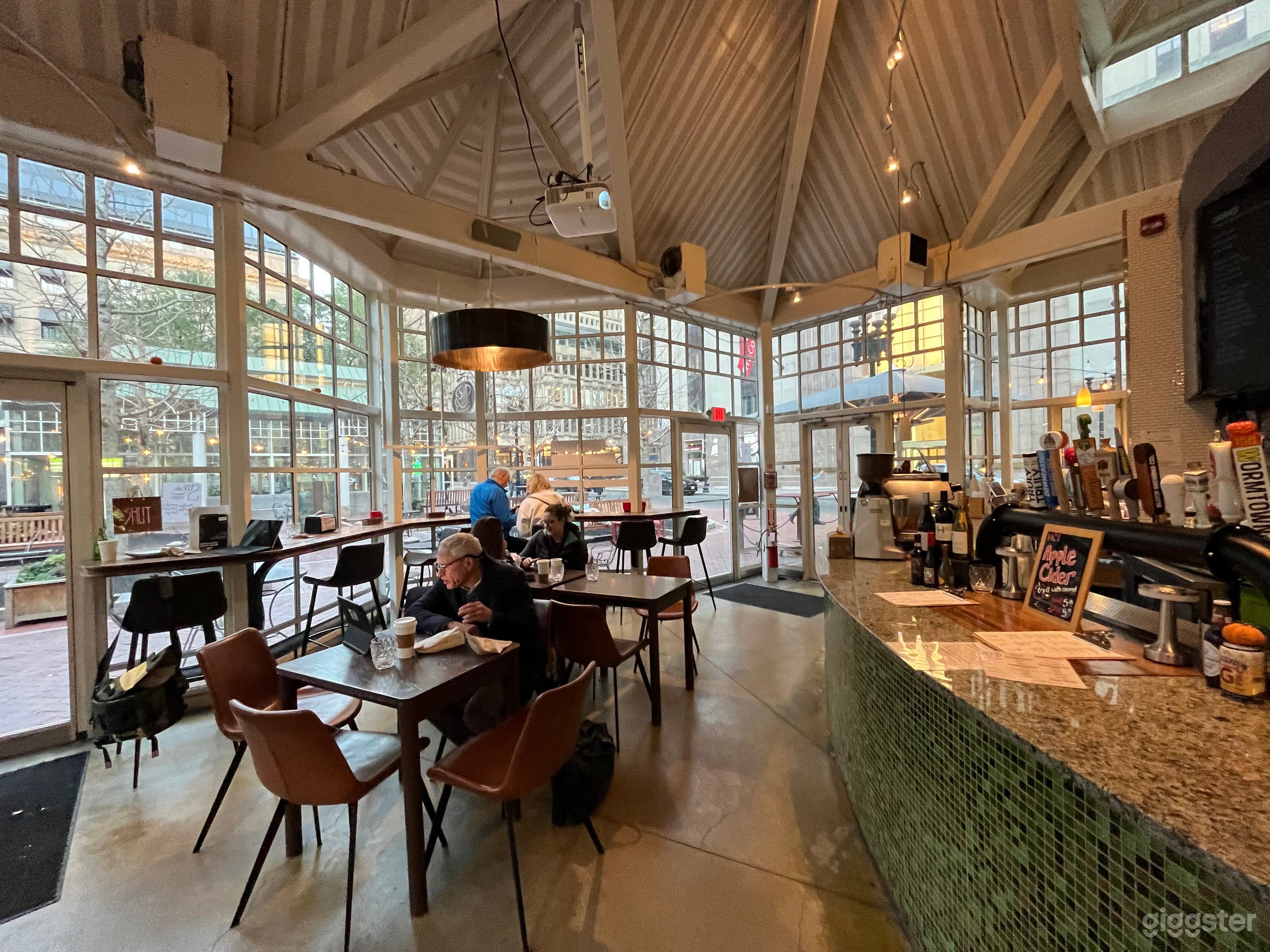 Cafe/Bar located in park in Downtown Boston Photo 2