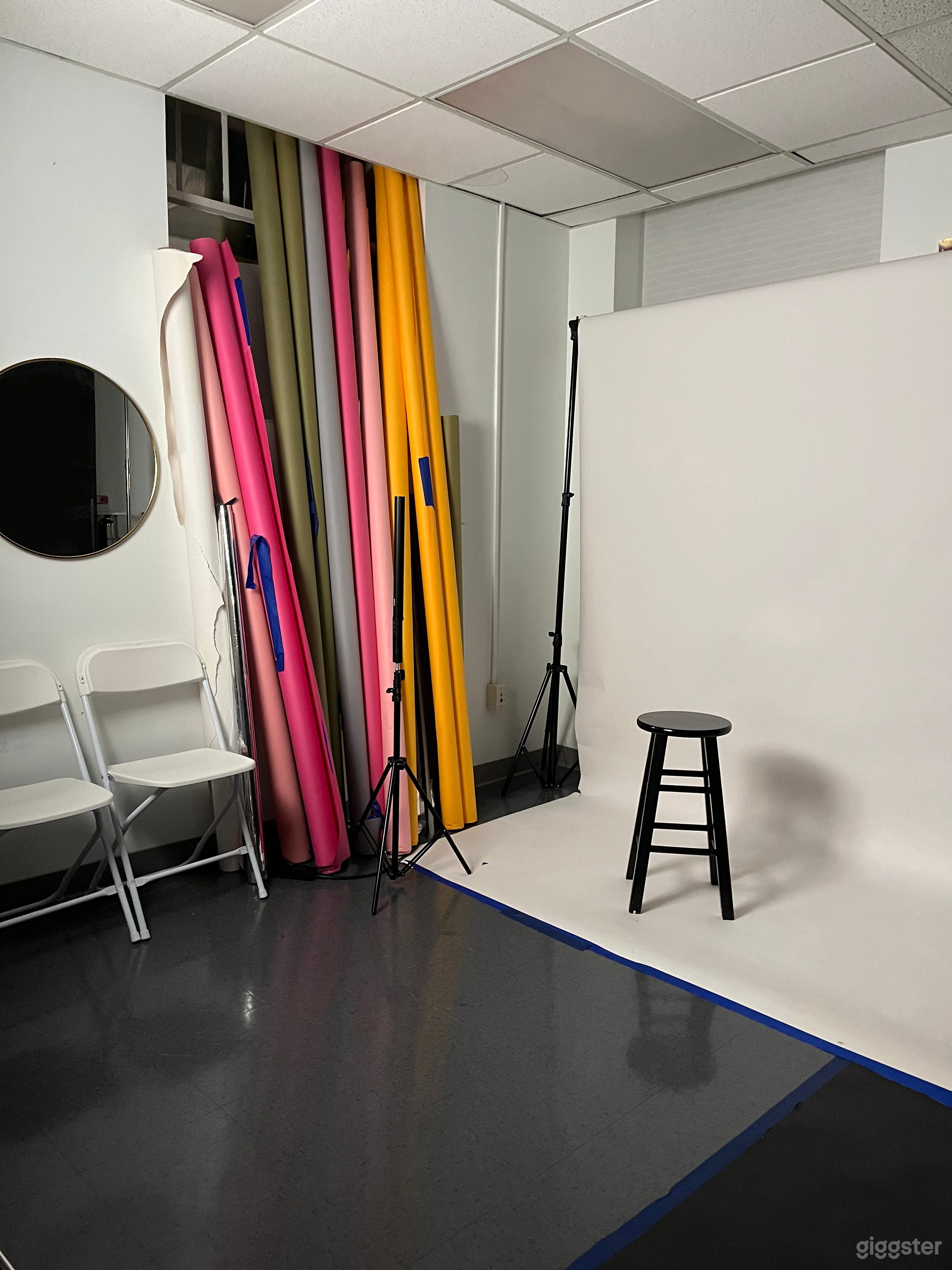 Natural Light Downtown Studio Photo 4