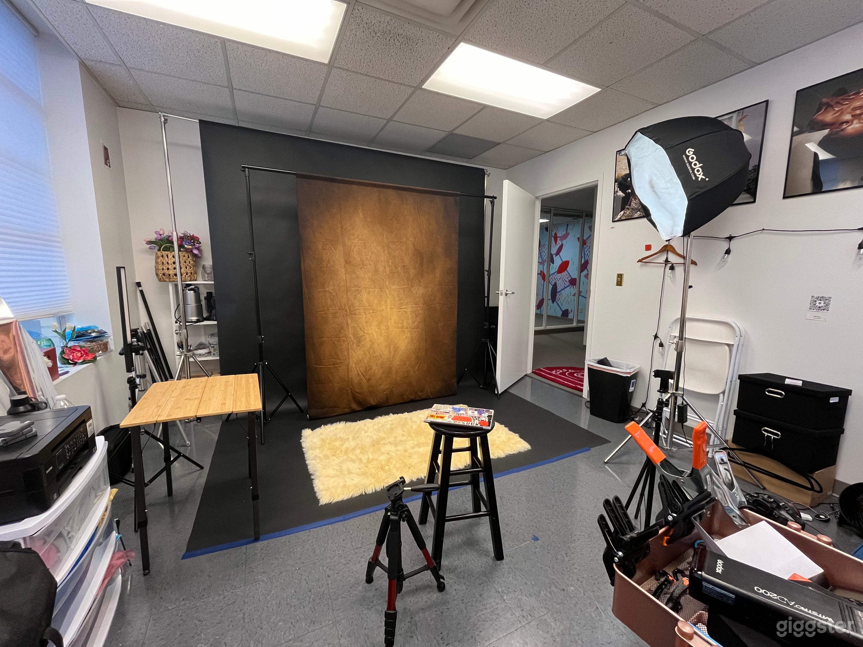 Natural Light Downtown Studio Photo 2