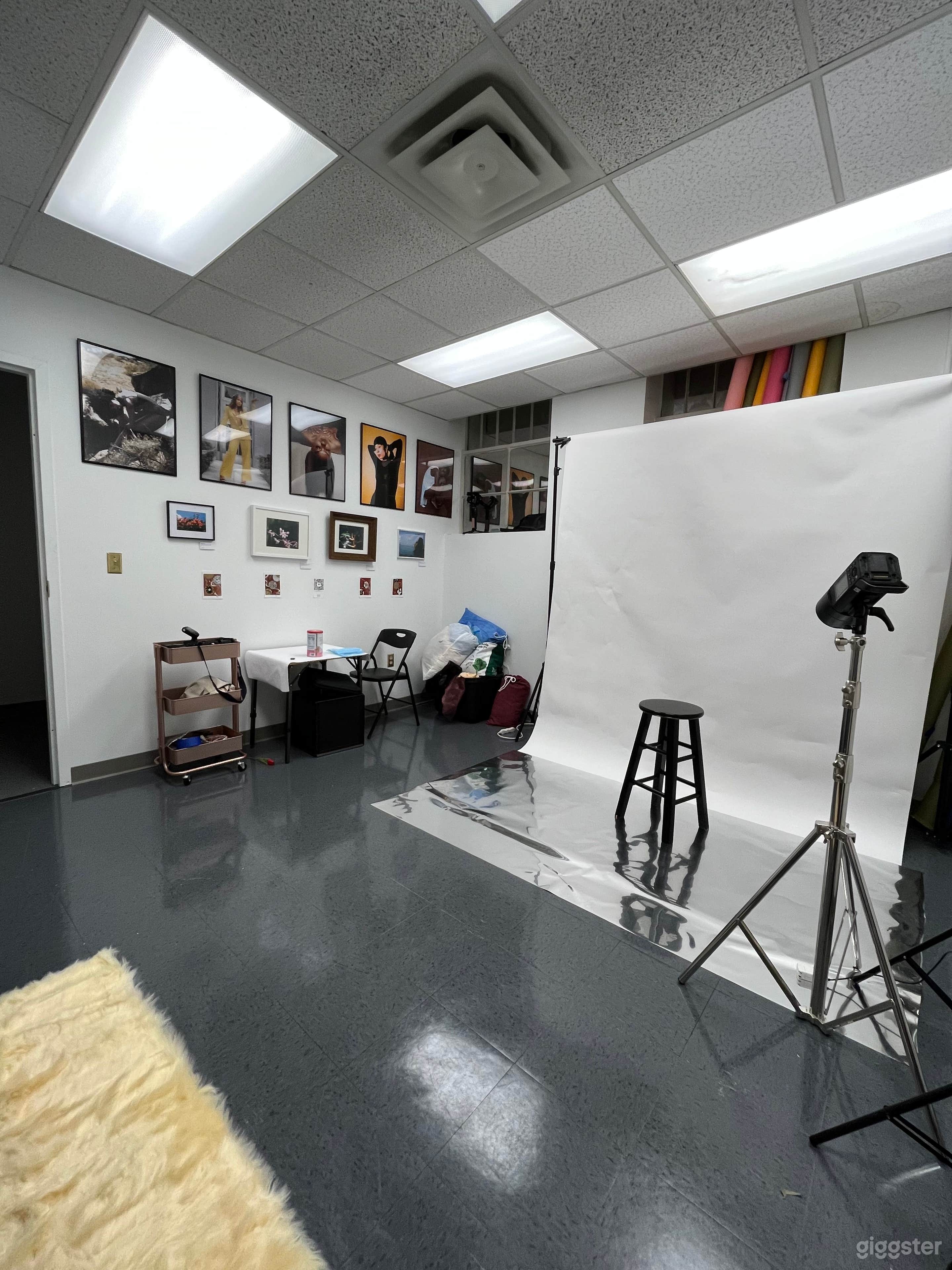 Natural Light Downtown Studio Photo 3