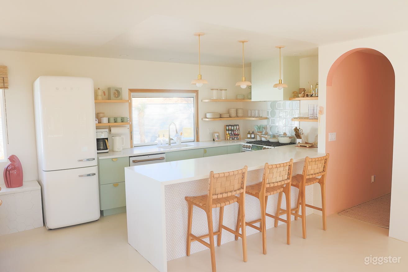 Colorful Pastel Decorated Desert Home Photo 4