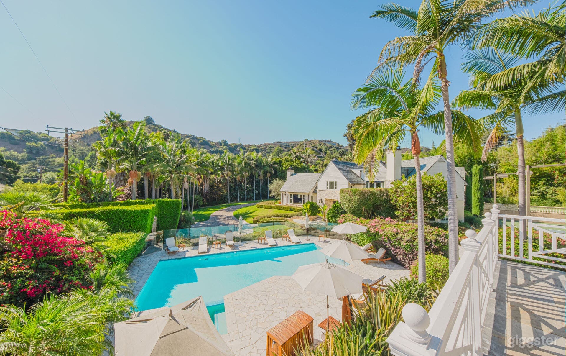  HOLLYWOOD HILLS ESTATE/POOL Photo 2