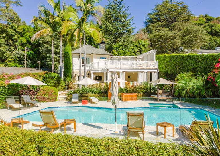   HOLLYWOOD HILLS ESTATE/POOL 