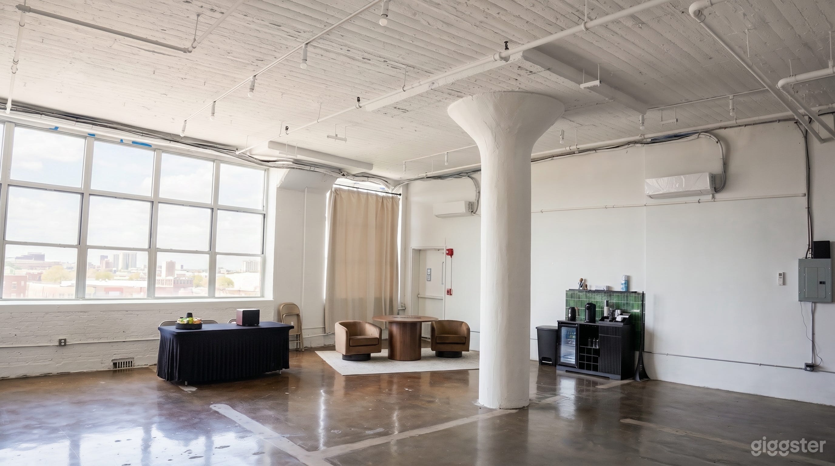 Daylight Loft with Skyline Windows in LIC Photo 1