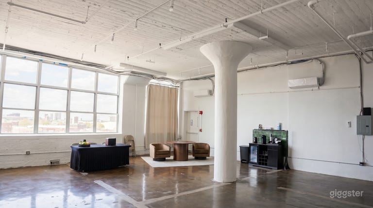 Daylight Loft with Skyline Windows in LIC 