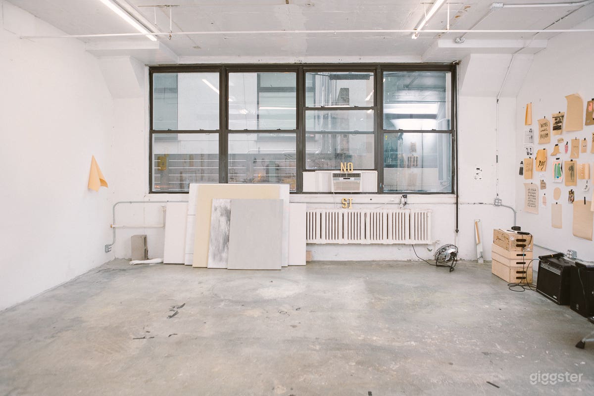 The entire width of the space can be seen in this image.