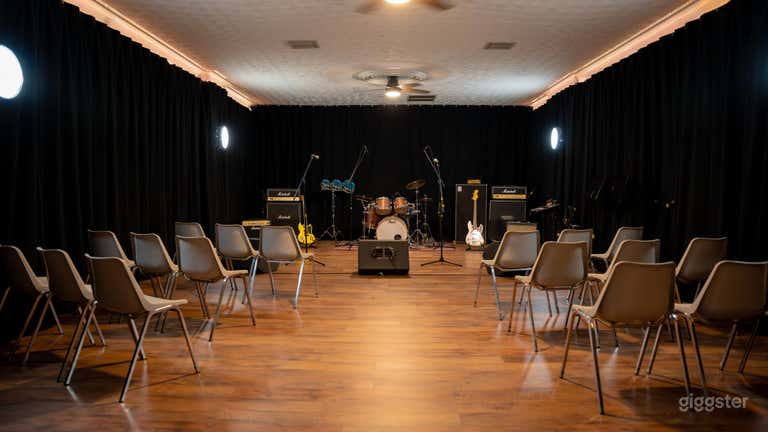  Live Room 