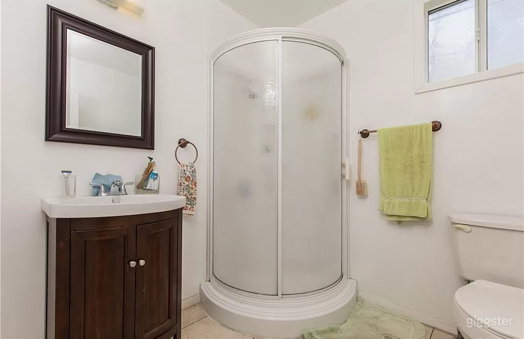 Mid-Modern Late 60's Style House in Reseda Photo 2