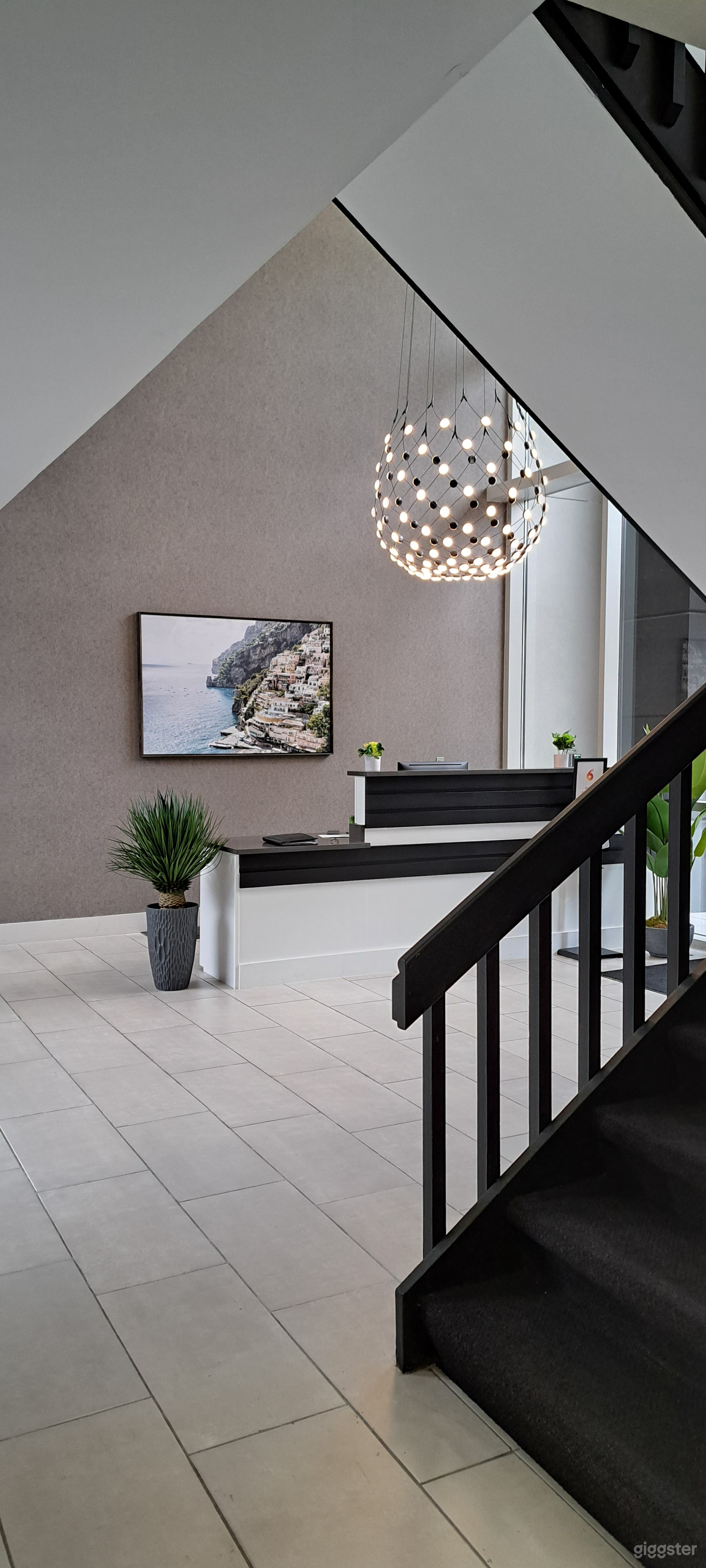 2 Story Building | Office Suites Photo 3