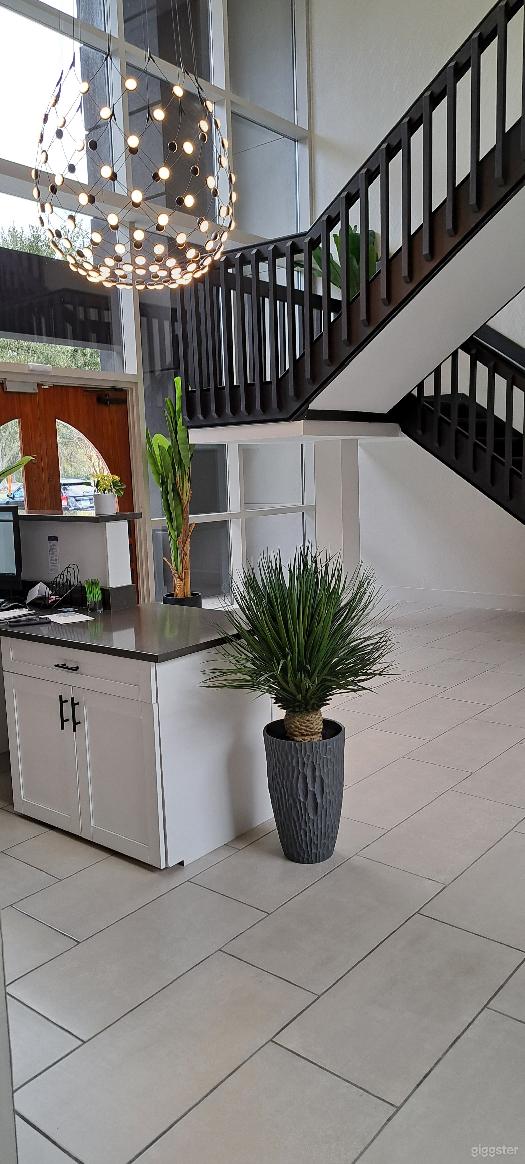 2 Story Building | Office Suites Photo 4