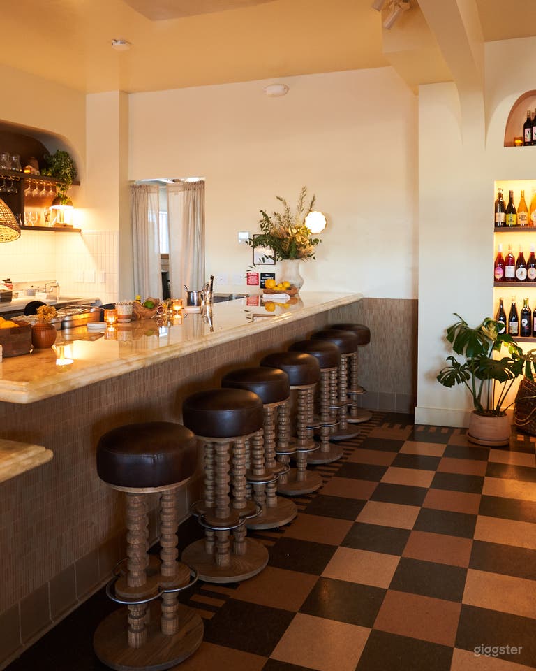  Restaurant/Cafe/ Wine bar 