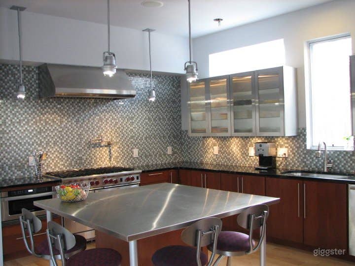 Gourmet Kitchen With Private Patio Photo 2