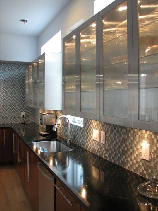 Gourmet Kitchen With Private Patio Photo 4