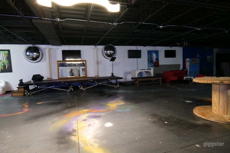  A Versatile Art Gallery and Event Space 