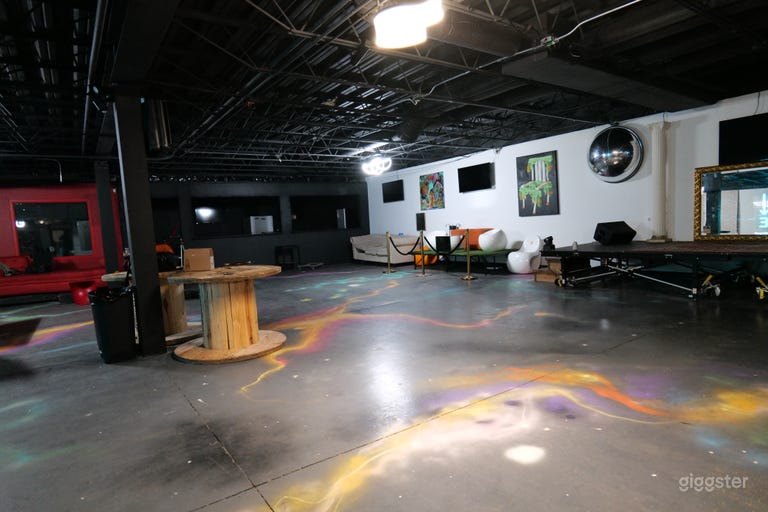  A Versatile Art Gallery and Event Space 