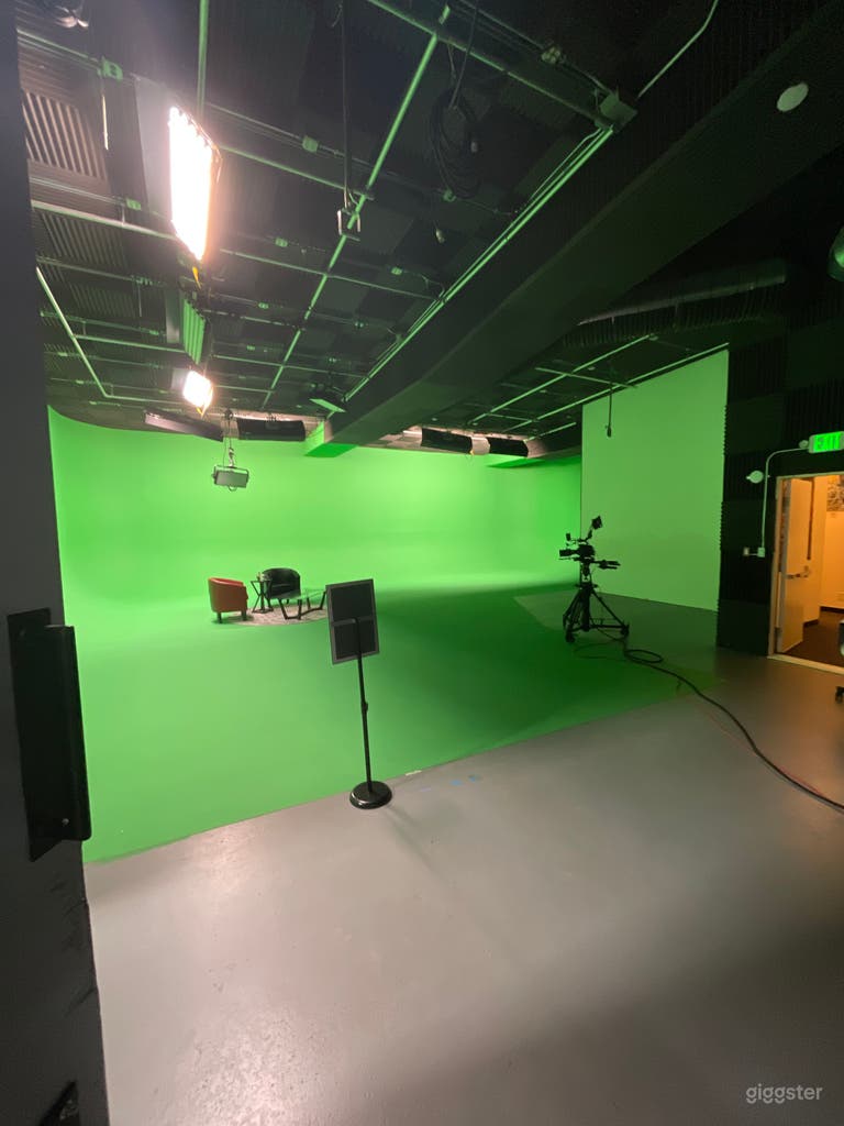  Mutlipule Pre-Lit Sound Stages - Burbank 