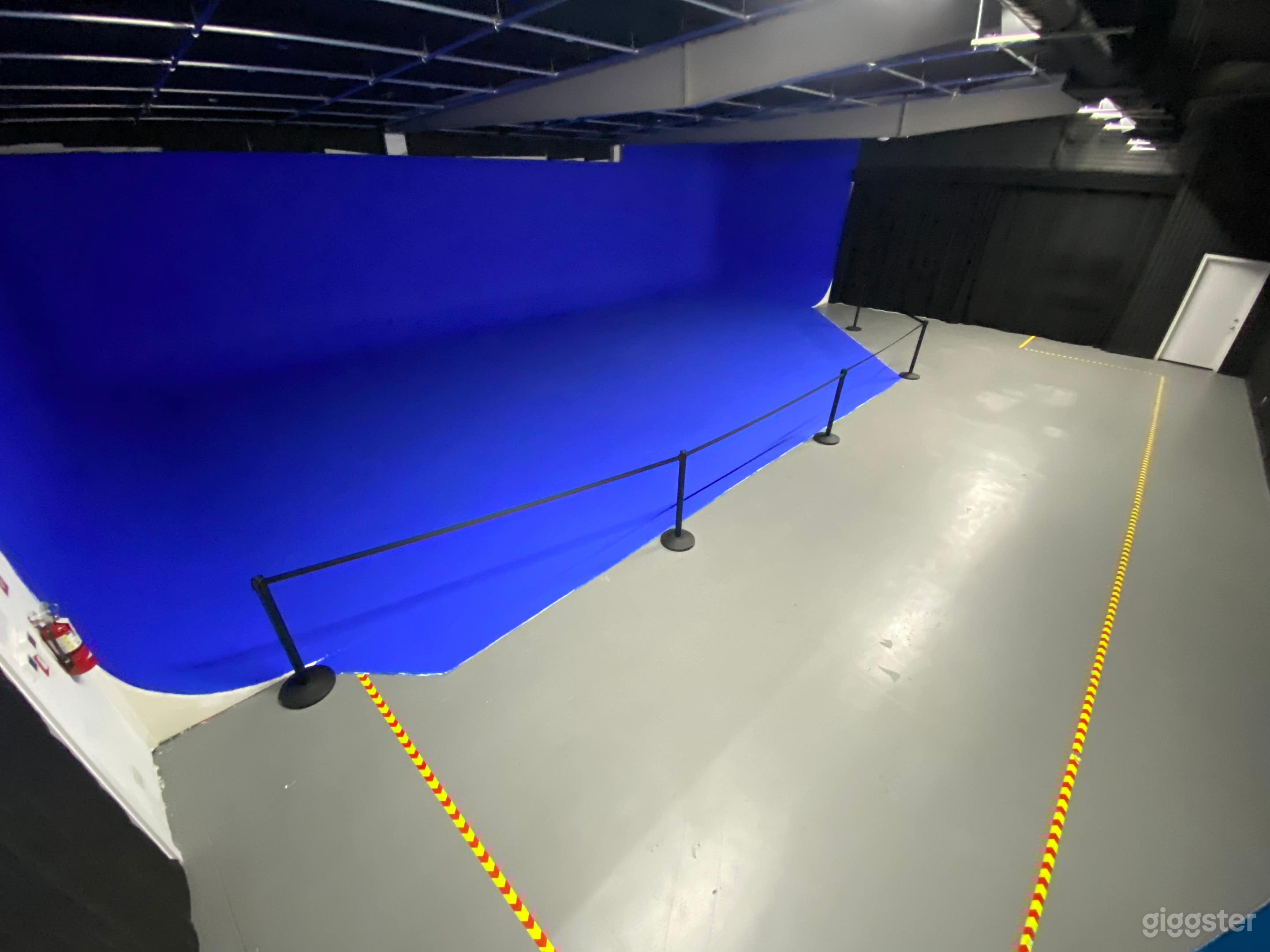 Mutlipule Pre-Lit Sound Stages - Burbank Photo 1