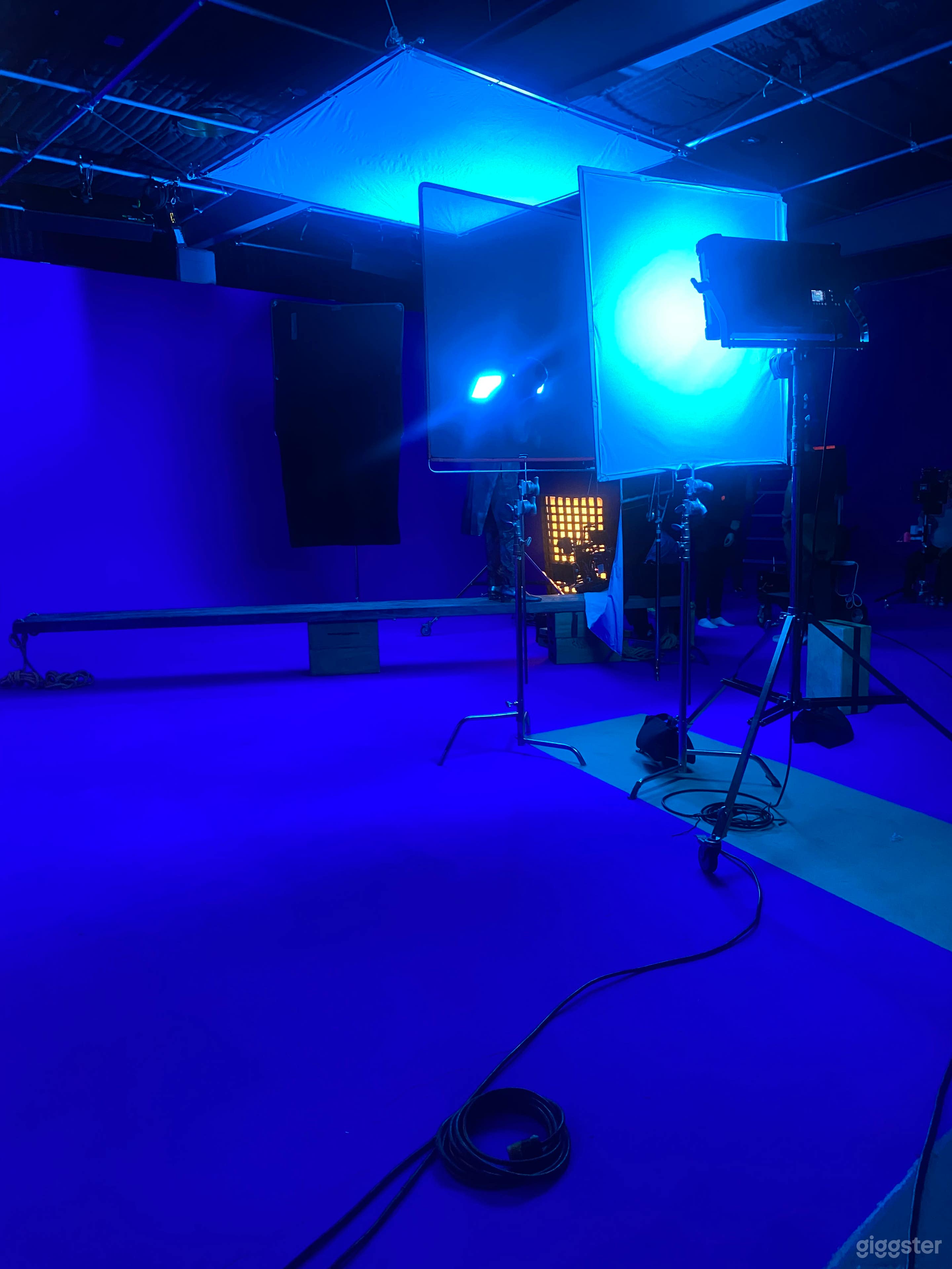 Mutlipule Pre-Lit Sound Stages - Burbank Photo 2