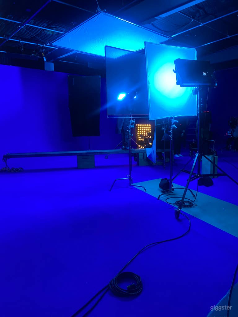  Mutlipule Pre-Lit Sound Stages - Burbank 