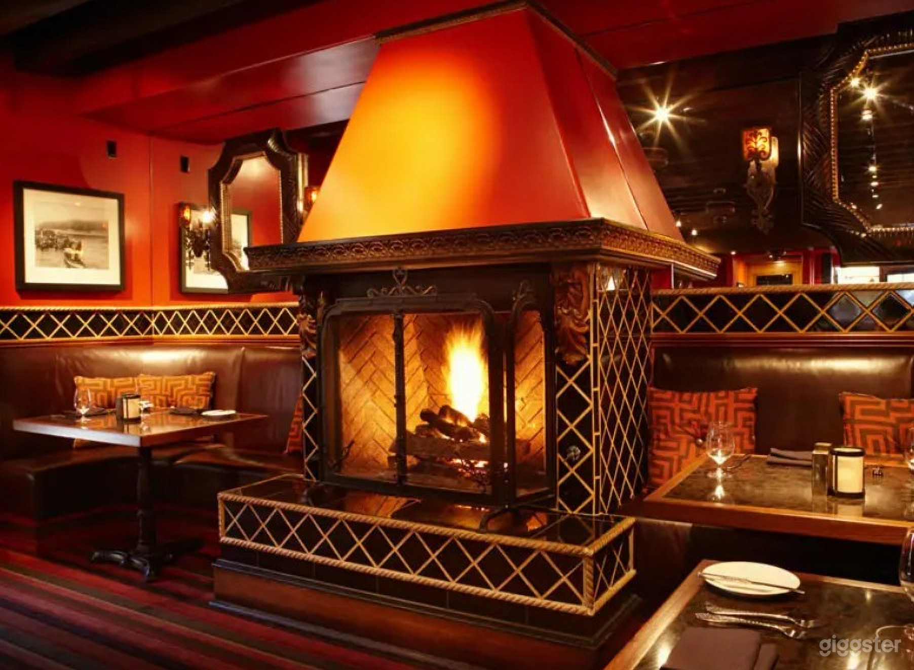 Speakeasy-themed Durban Room Photo 4