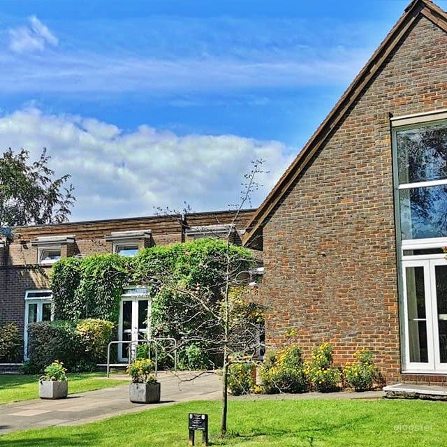 Sophisticated Event/Meeting room in Wraysbury Photo 4