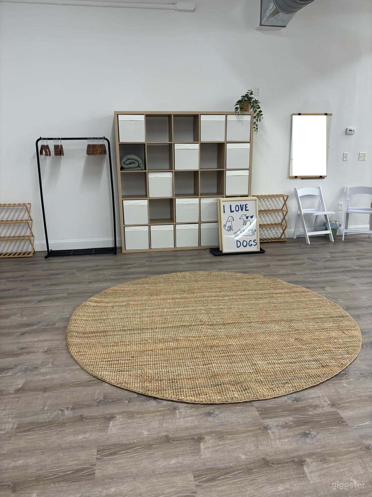 2800sqft Open-Concept Studio Photo 3