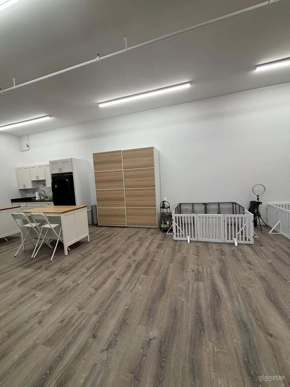 2800sqft Open-Concept Studio Photo 2