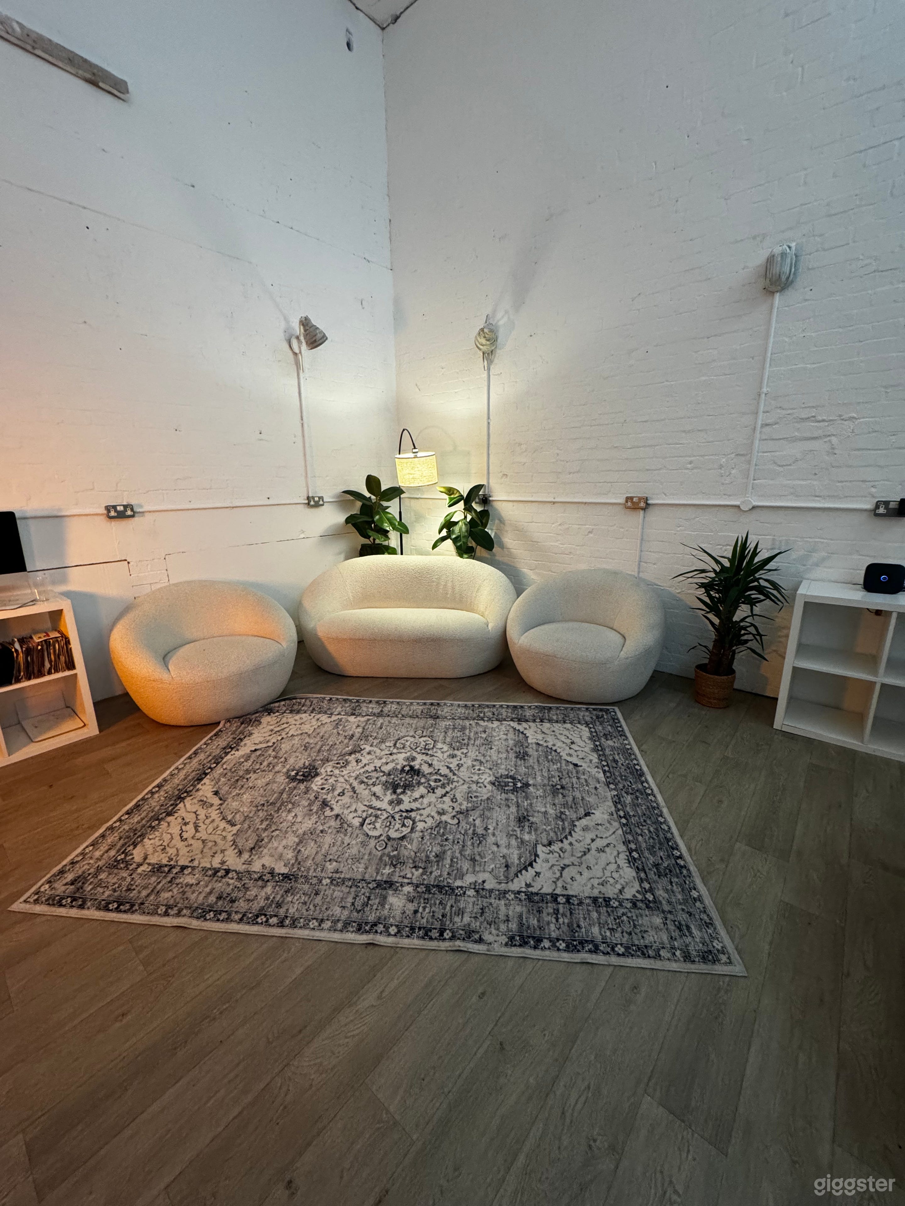 Spacious South East London Studio Photo 4
