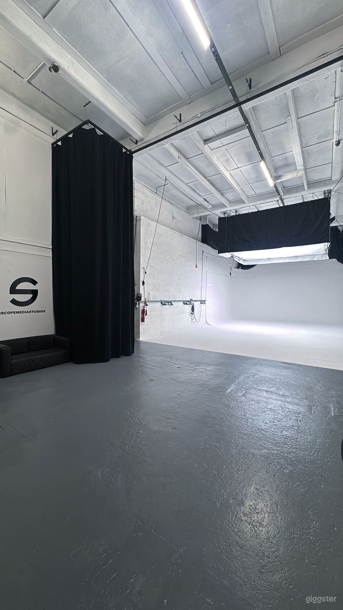 Spacious South East London Studio Photo 1