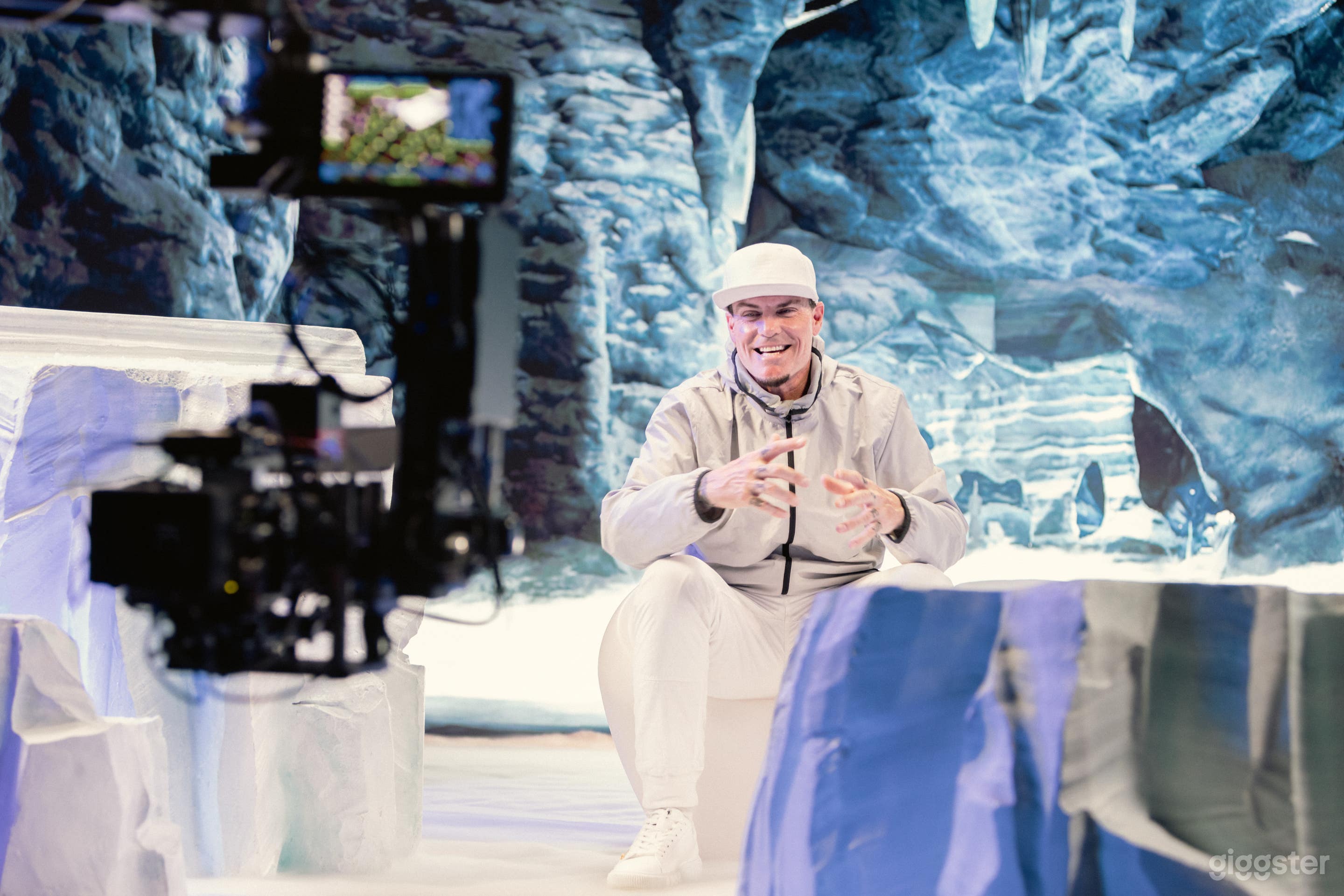 Virtual 50x13ft LED Wall Studio | State of the Art Photo 2