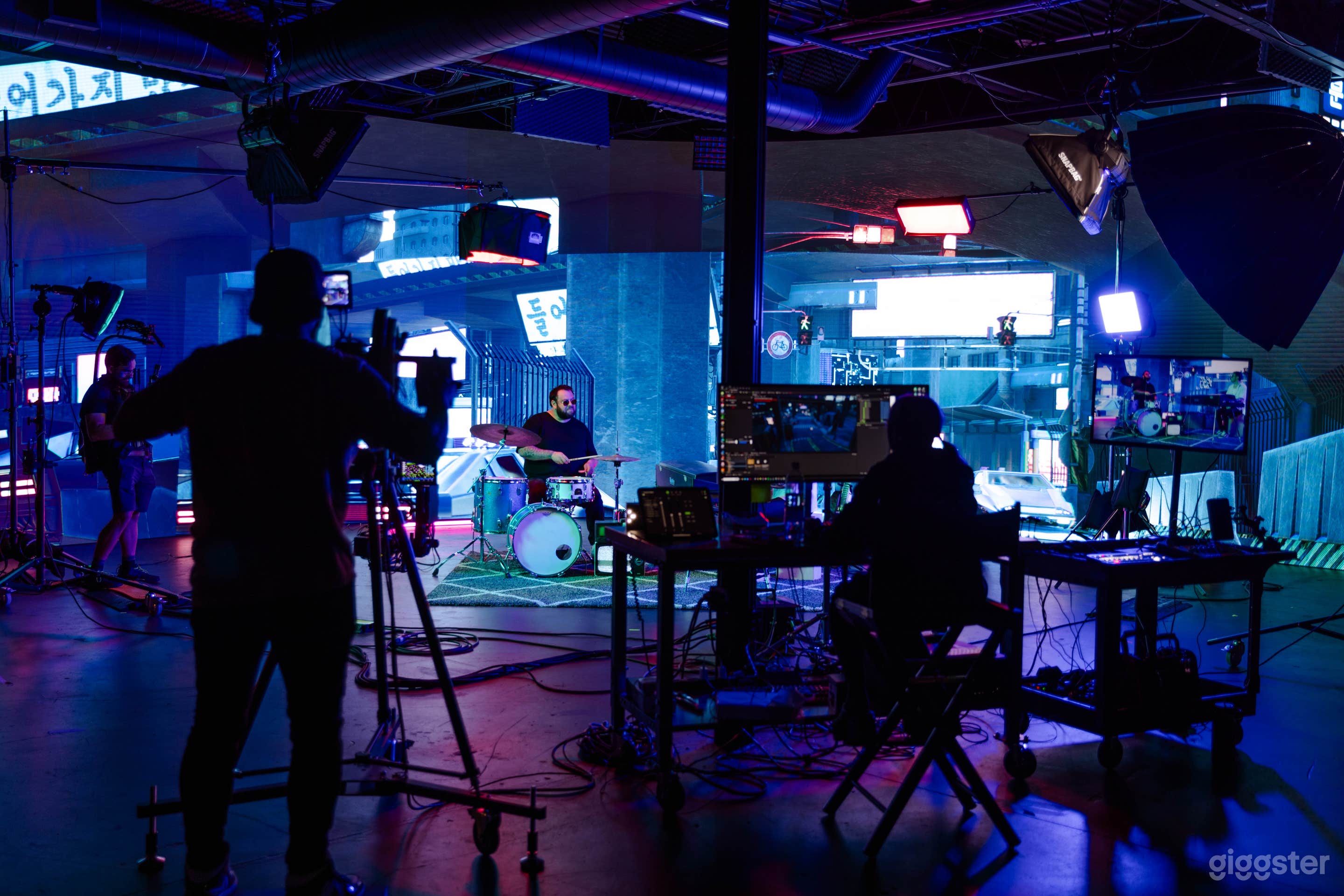 Virtual 50x13ft LED Wall Studio | State of the Art Photo 3